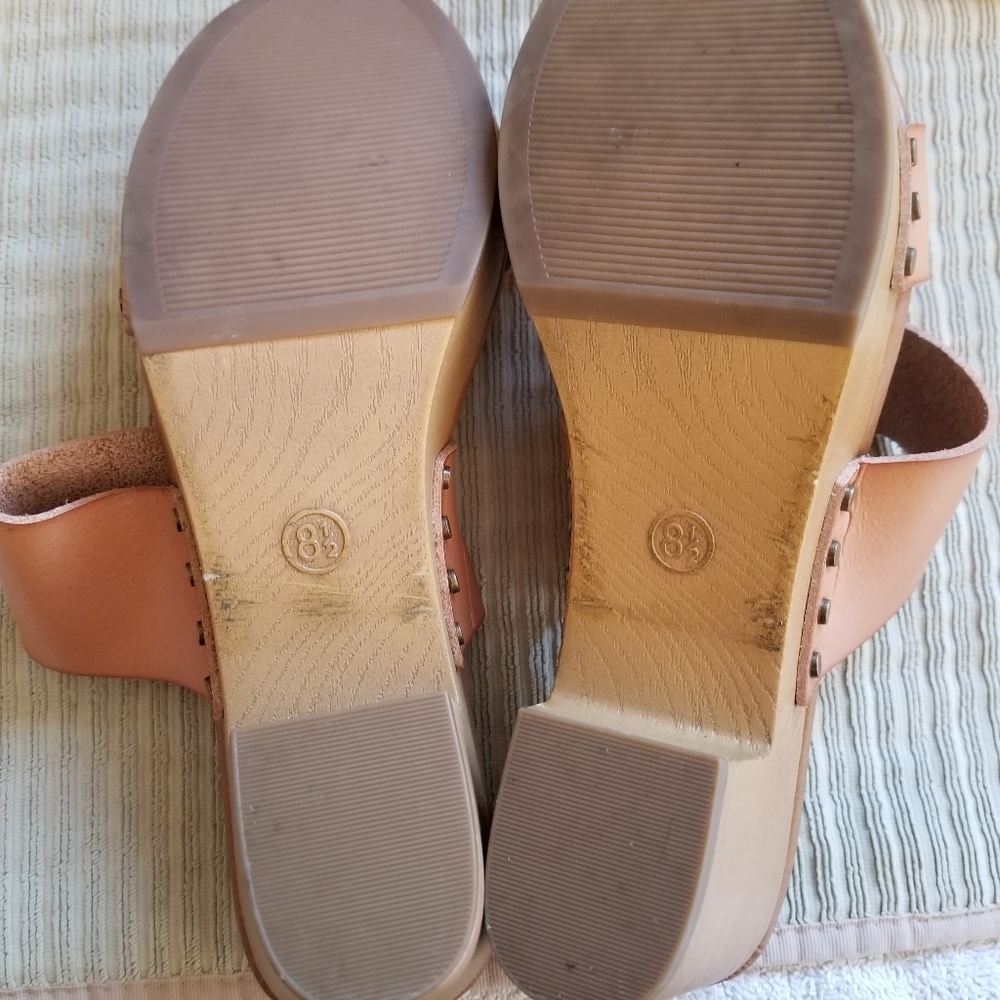 Universal Thread Shoes - Picture 3 of 8